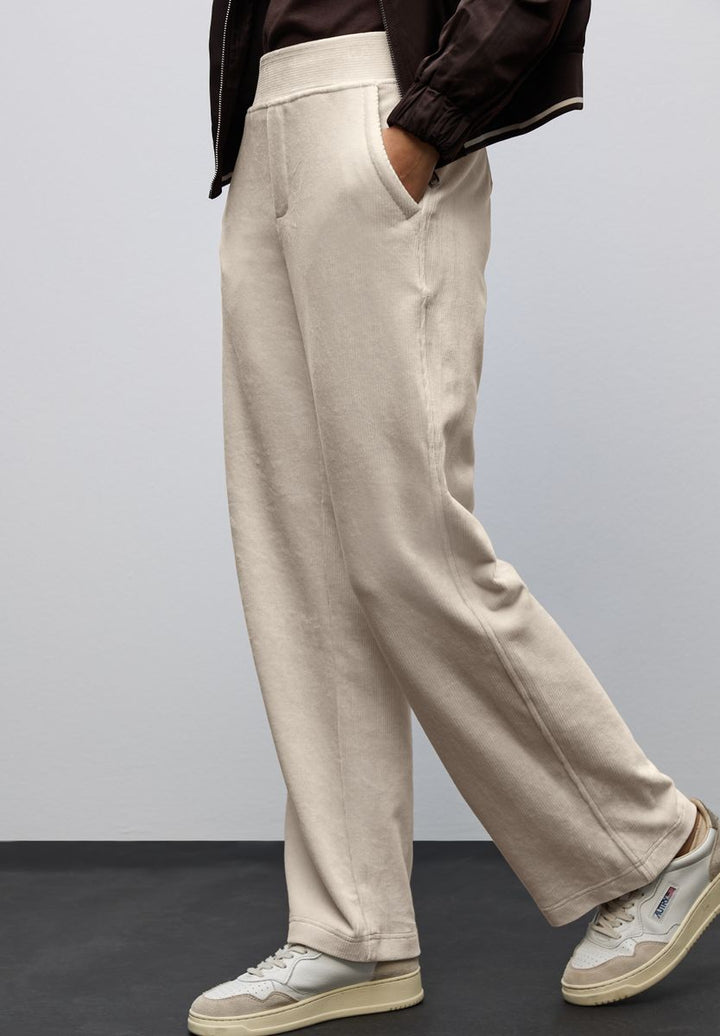 Straight Leg Cordhose