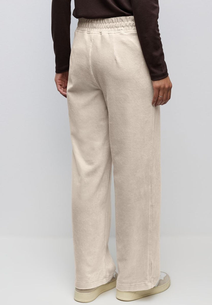 Straight Leg Cordhose
