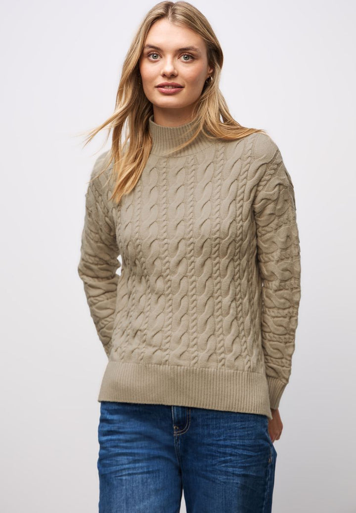 Pullover mit Zopfmuster