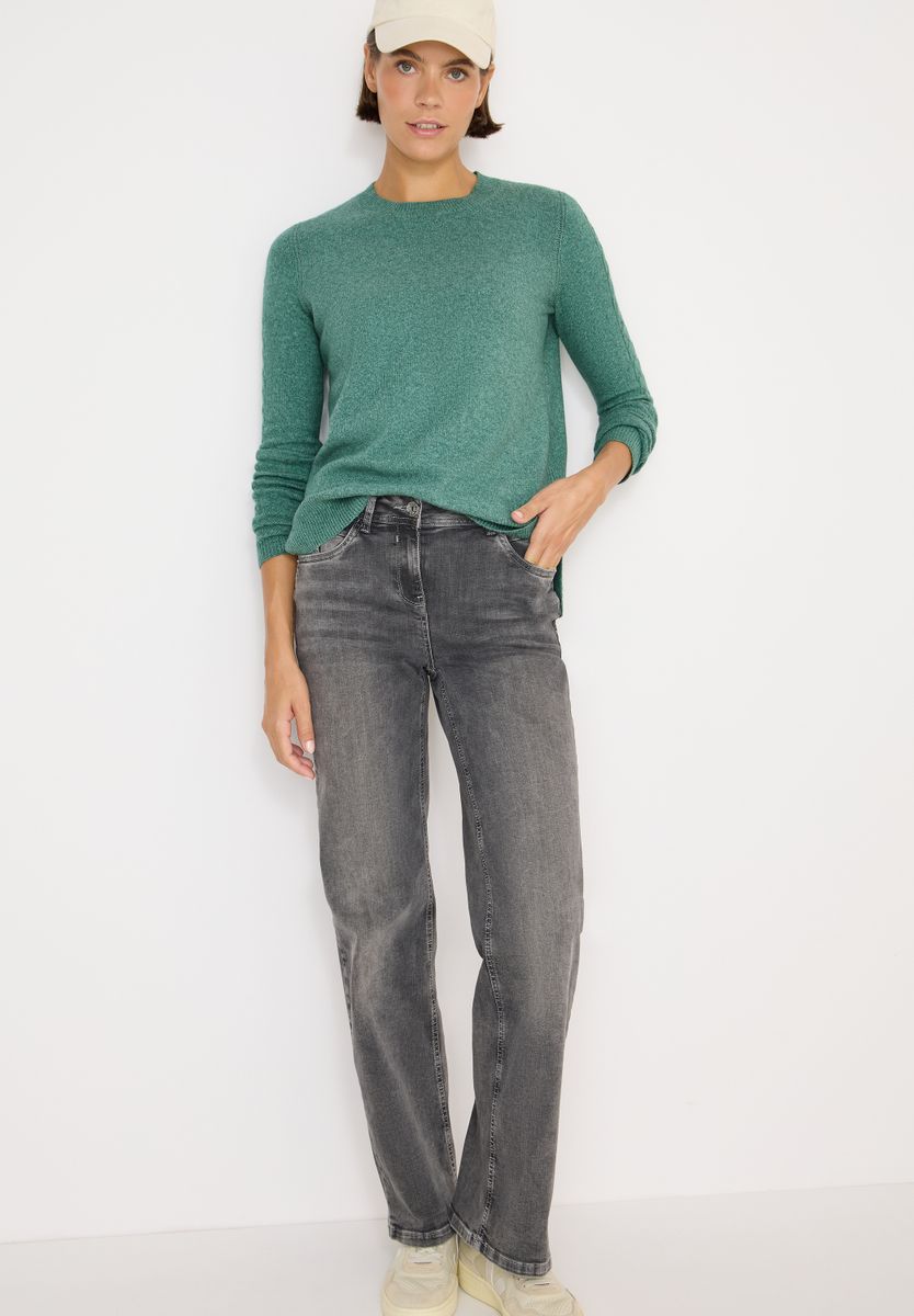 Pullover mit Strickdetail