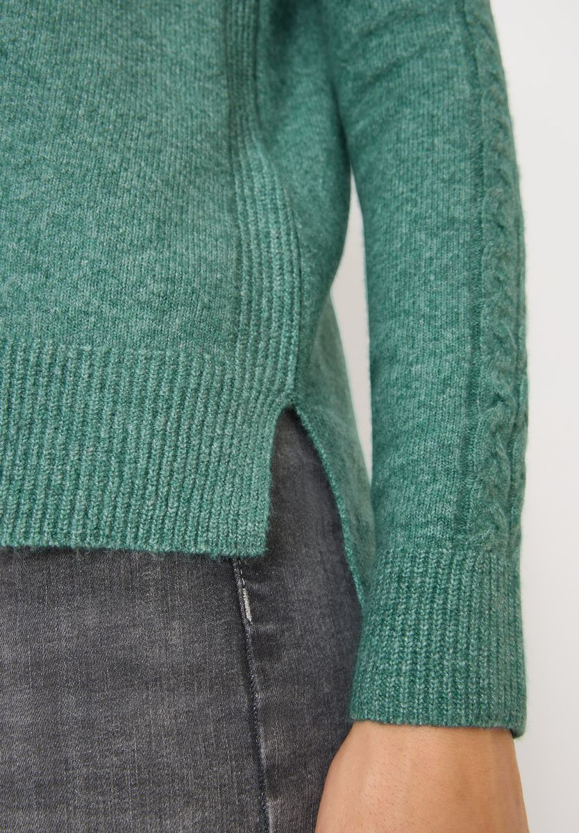 Pullover mit Strickdetail