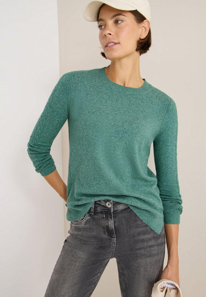 Pullover mit Strickdetail