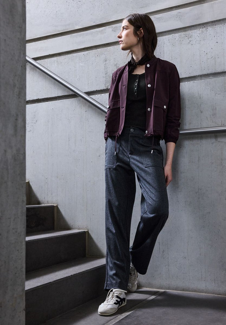 Rippshirt mit Knopfdetail