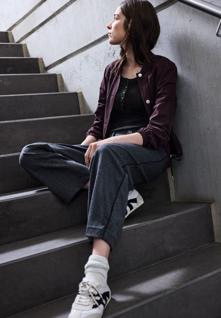 Rippshirt mit Knopfdetail