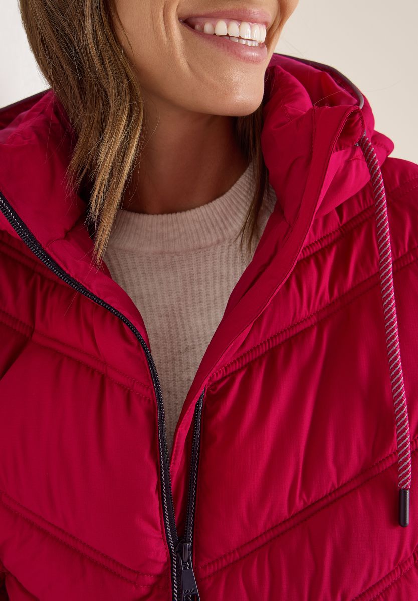 Steppjacke mit Kapuze