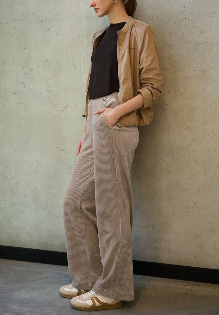 Straight Leg Cordhose