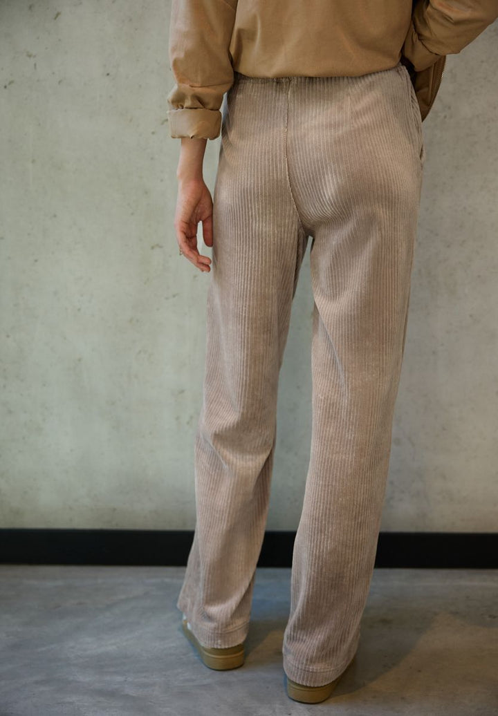 Straight Leg Cordhose
