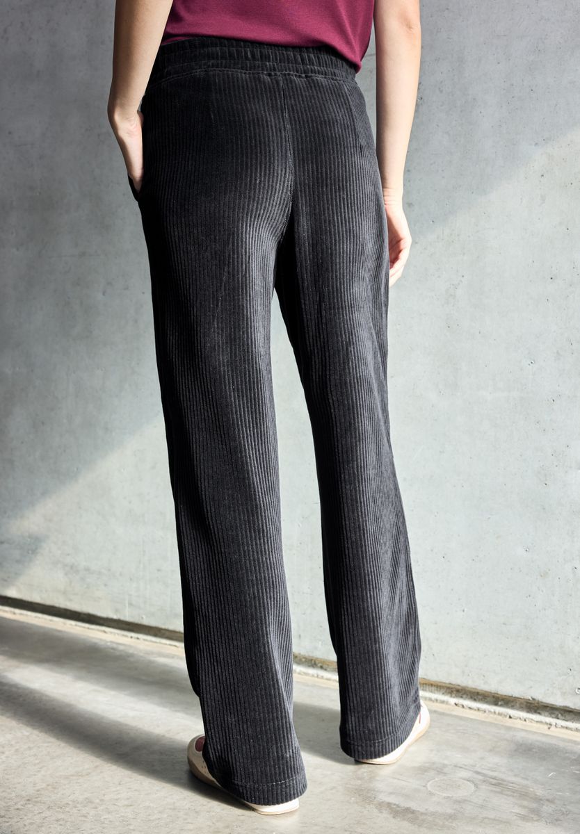 Straight Leg Cordhose