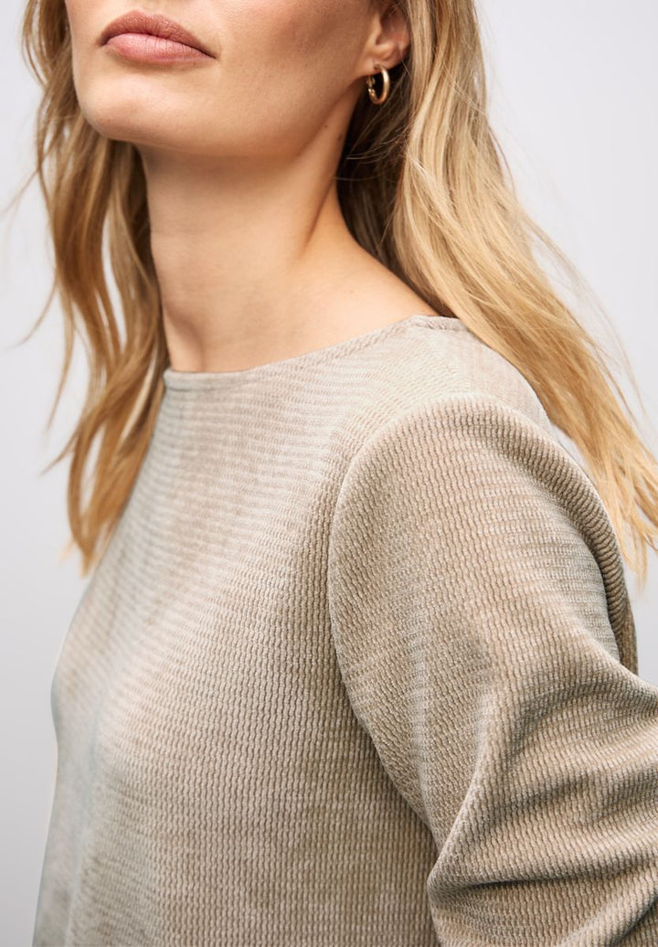 Shirt mit U-Boot-Ausschnitt