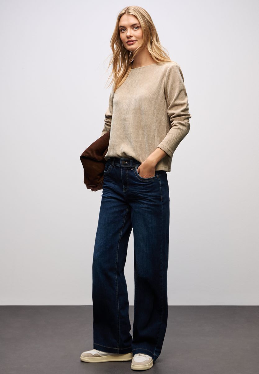 Shirt mit U-Boot-Ausschnitt