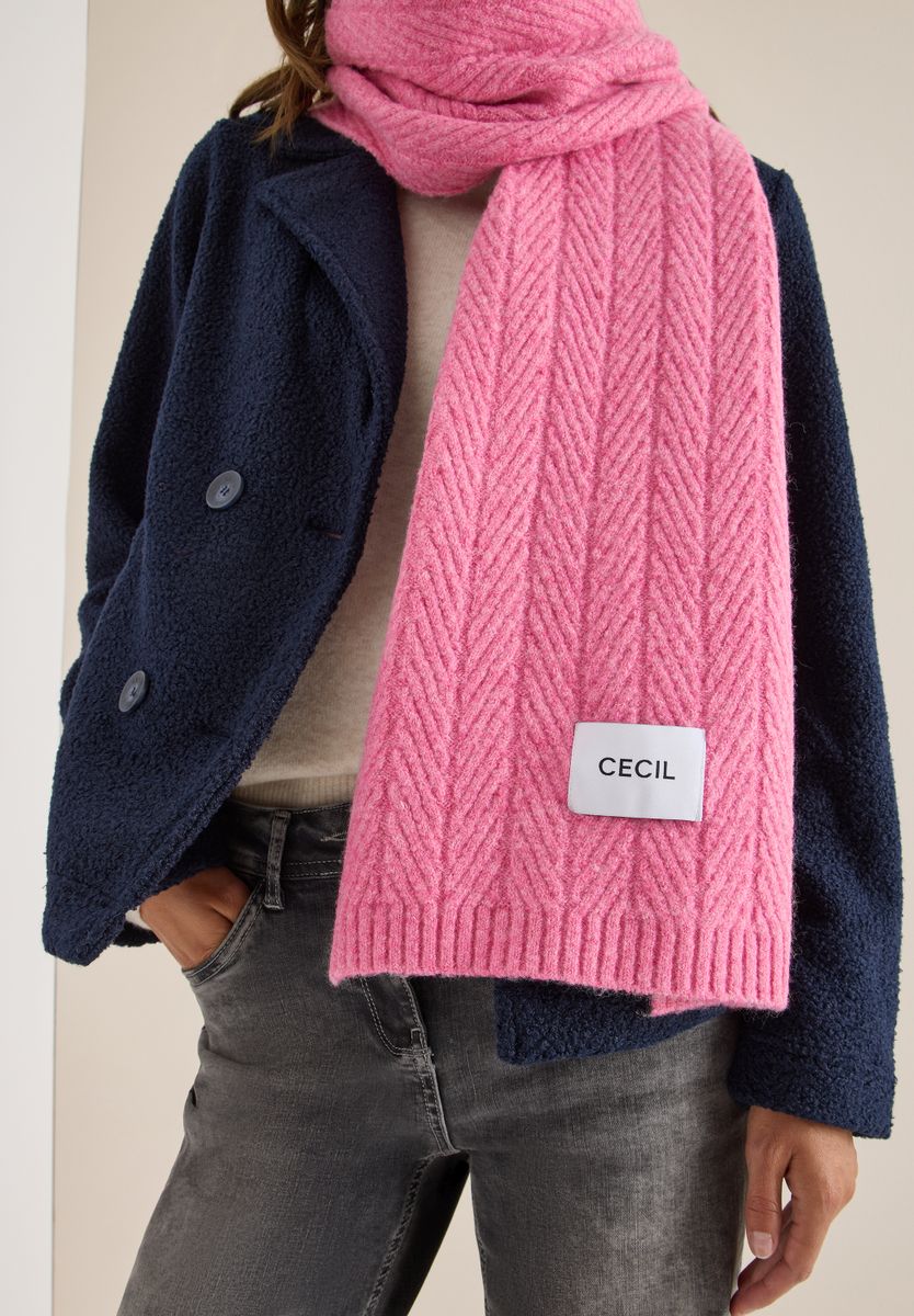 Strickschal mit Struktur