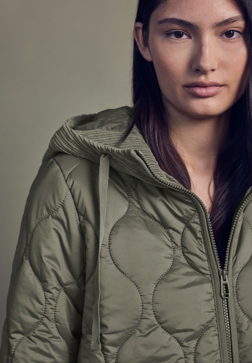 Steppjacke mit Kapuze