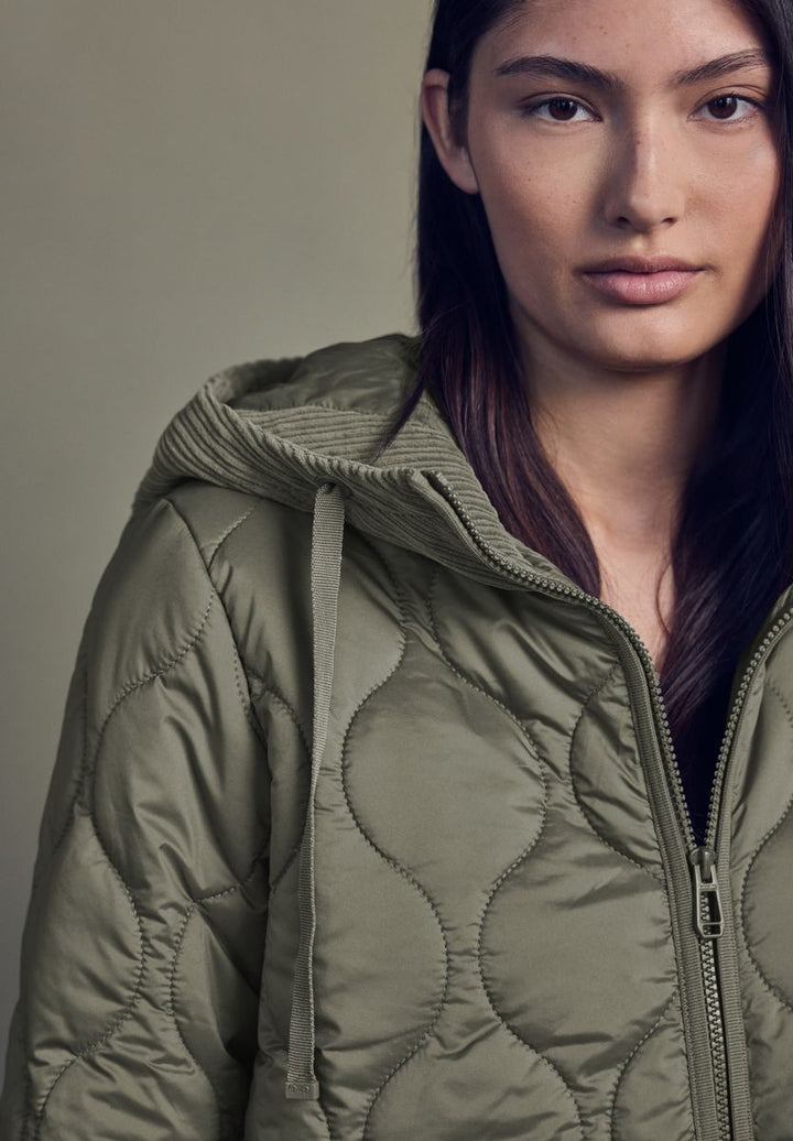 Steppjacke mit Kapuze