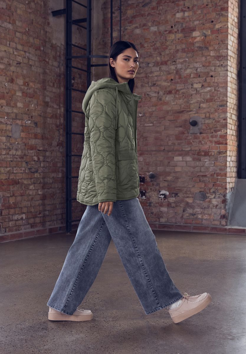 Steppjacke mit Kapuze