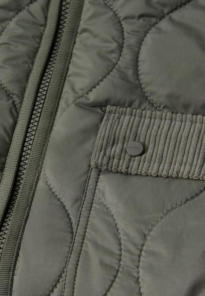 Steppjacke mit Kapuze