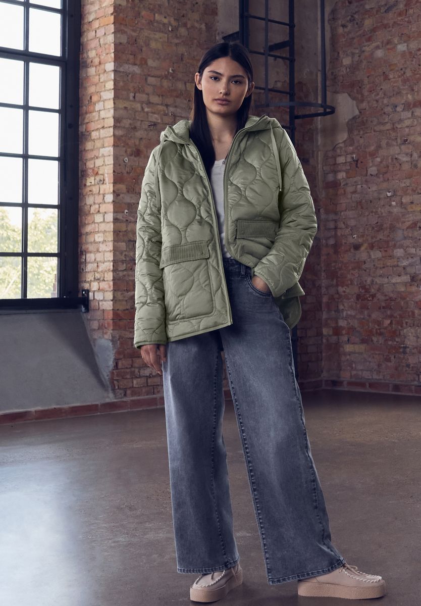 Steppjacke mit Kapuze