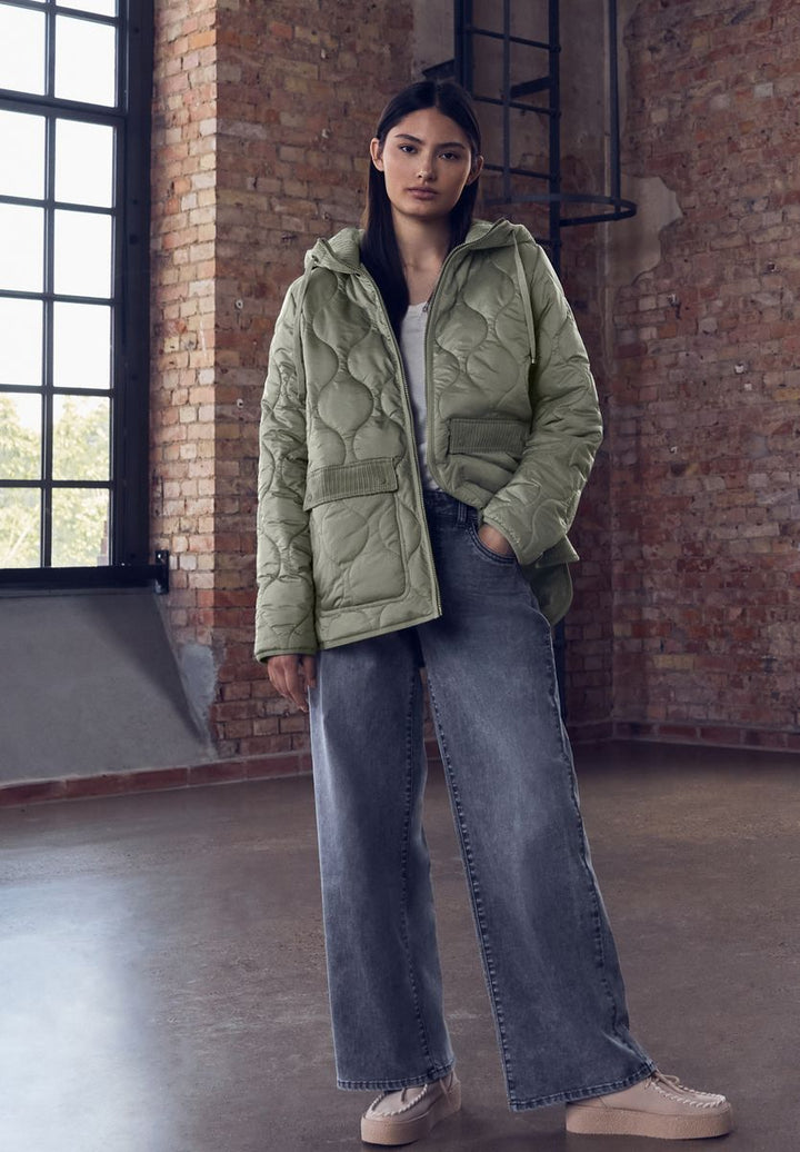 Steppjacke mit Kapuze