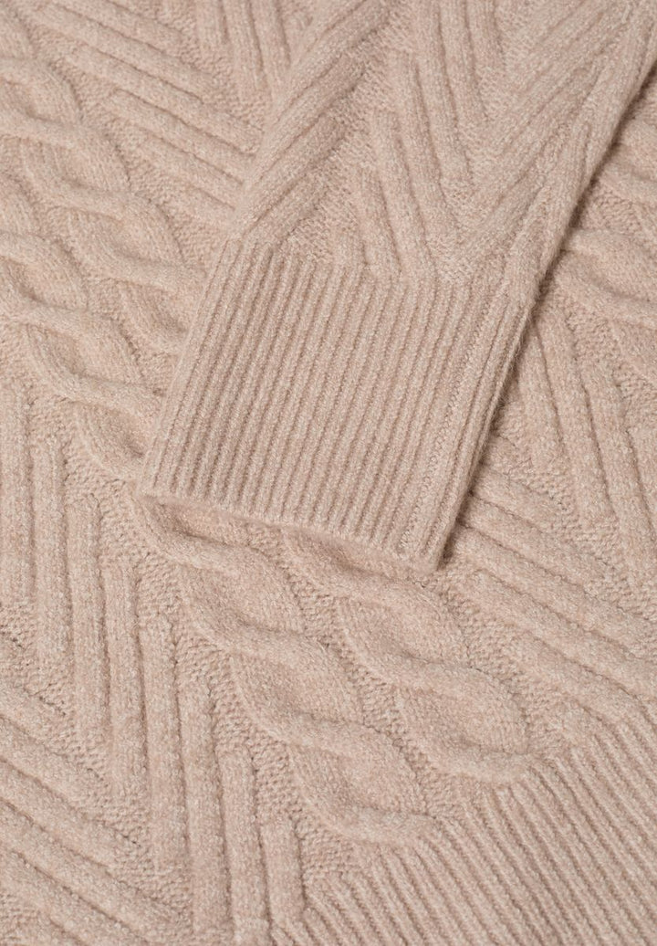 Pullover mit Zopfmuster