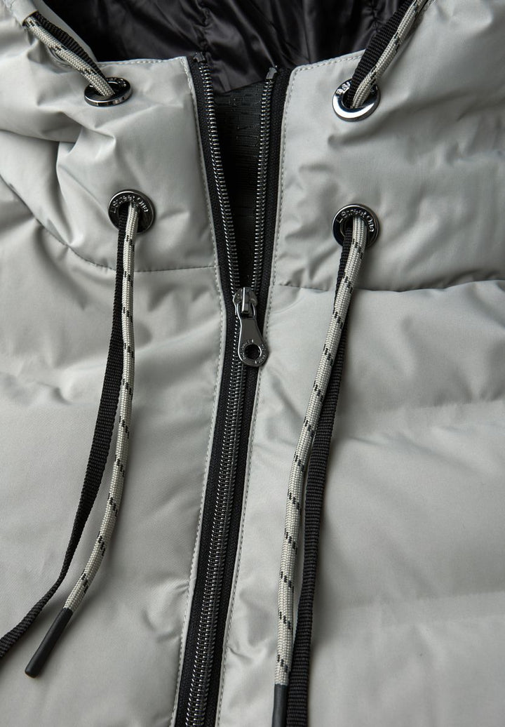 Jacke mit geklebten Nähten