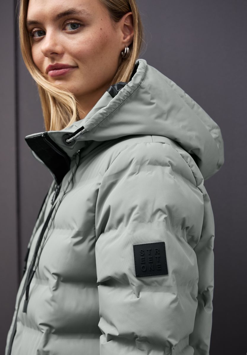 Jacke mit geklebten Nähten