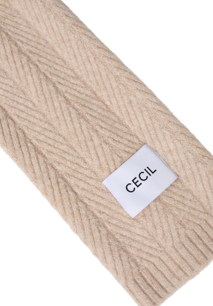 Strickschal mit Struktur