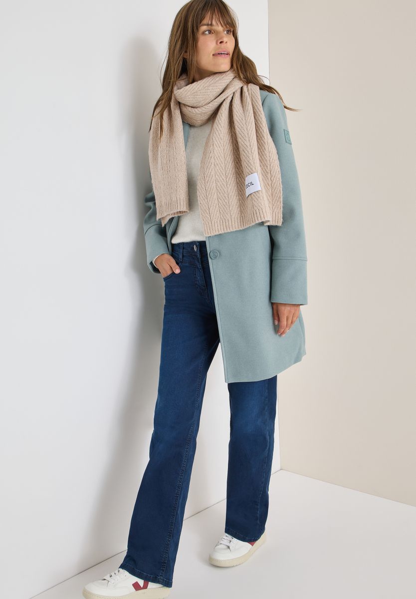 Strickschal mit Struktur