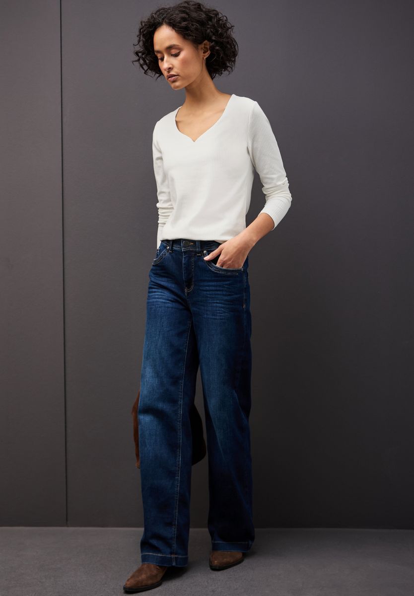 Shirt mit Herzausschnitt