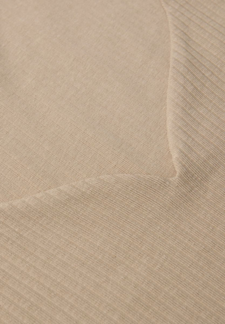 Shirt mit Herzausschnitt