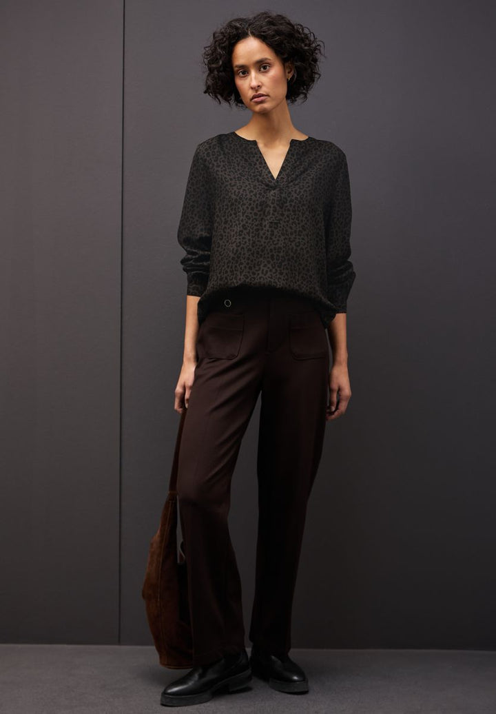 Split Neck Leo Bluse