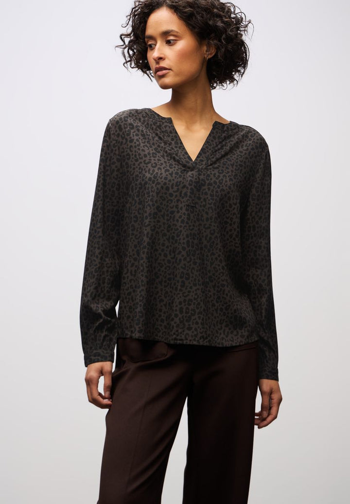 Split Neck Leo Bluse