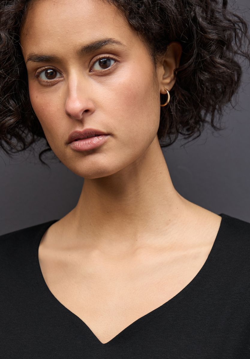 Shirt mit Herzausschnitt