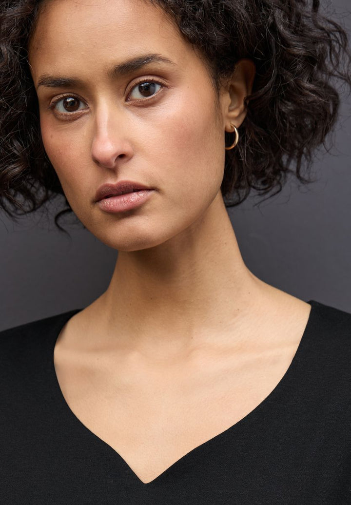 Shirt mit Herzausschnitt