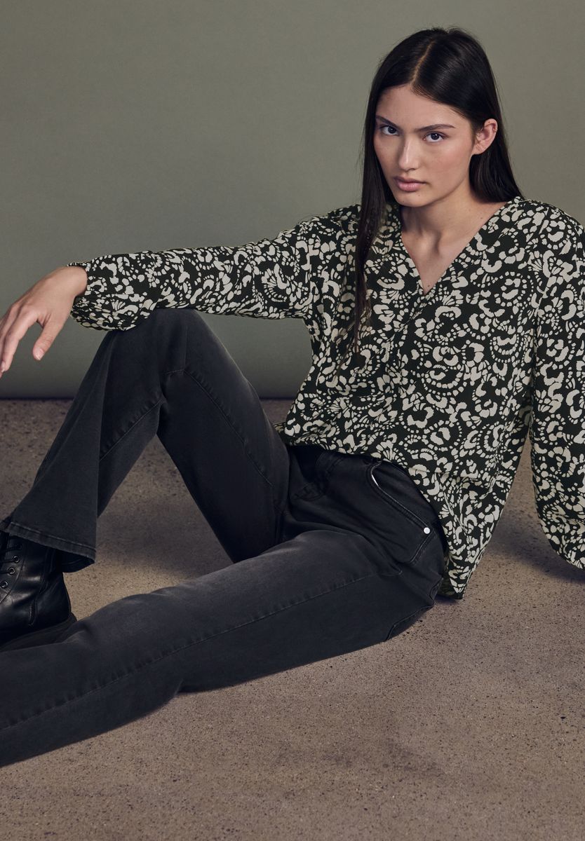 V-Neck Bluse mit Knöpfen