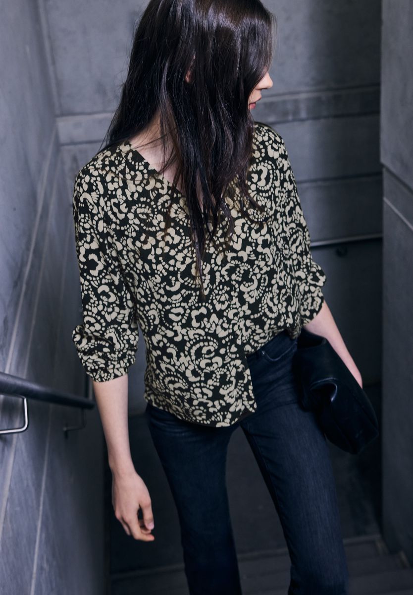 V-Neck Bluse mit Knöpfen