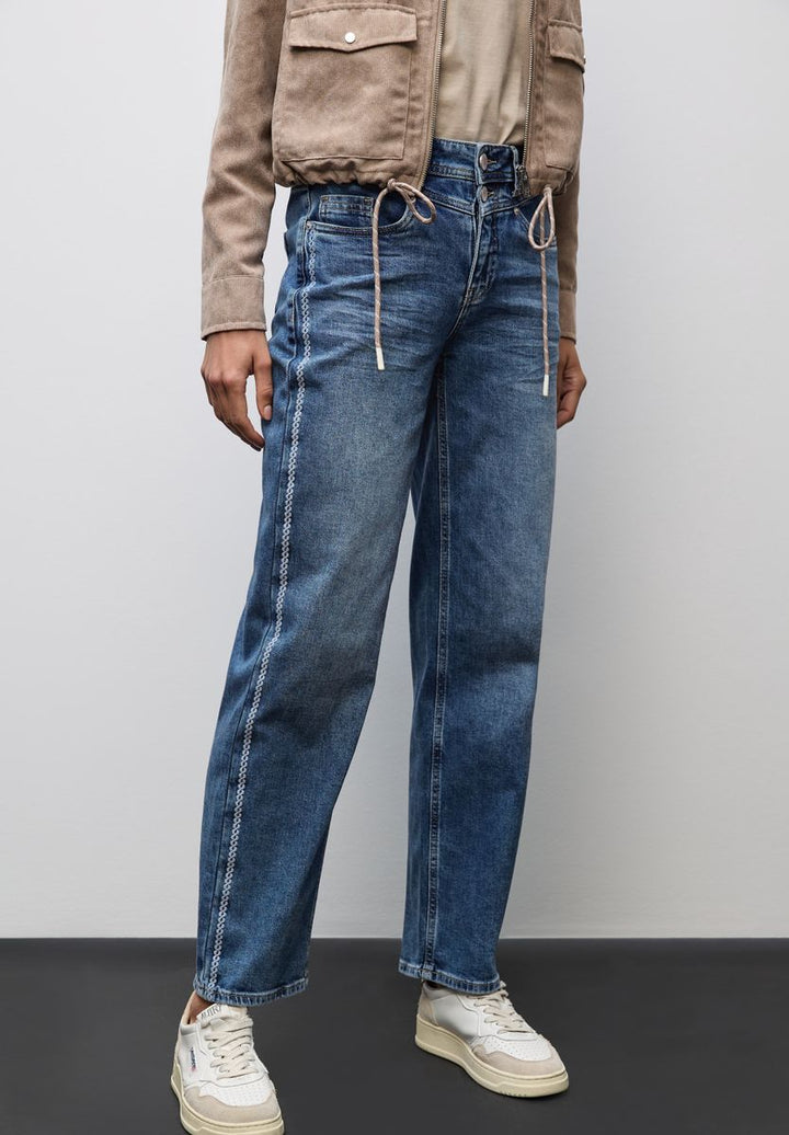Jeans mit Gallonstreifen