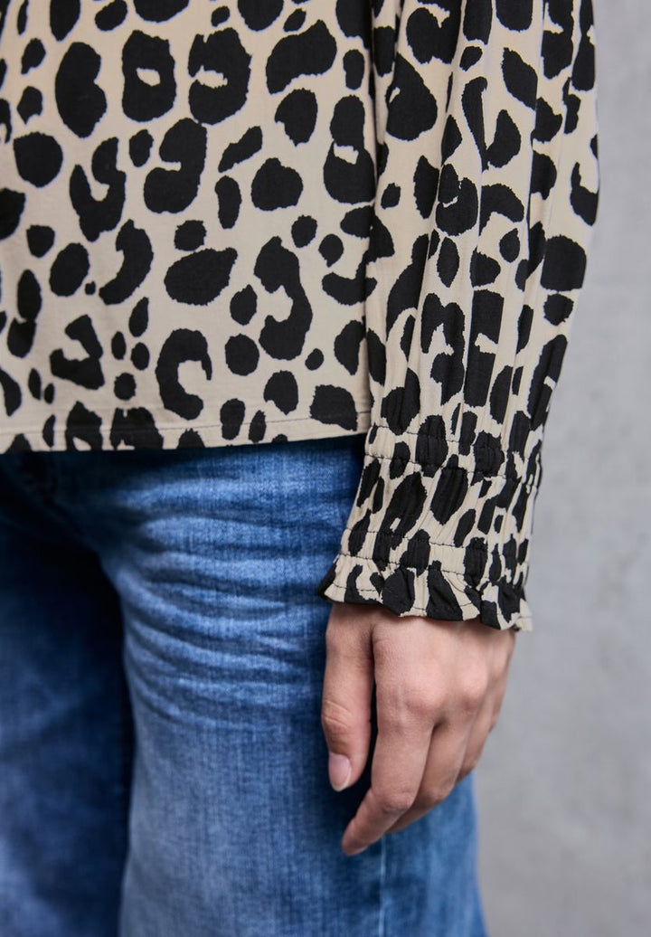 V-Neck Bluse mit Rüschen