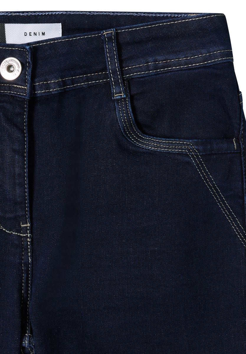 Rinsed Casual Fit Jeans