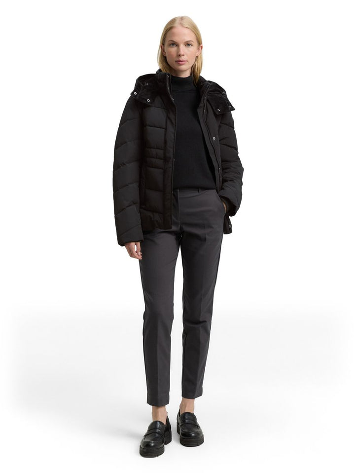 Puffer-Jacke mit abnehmbarer Kapuze
