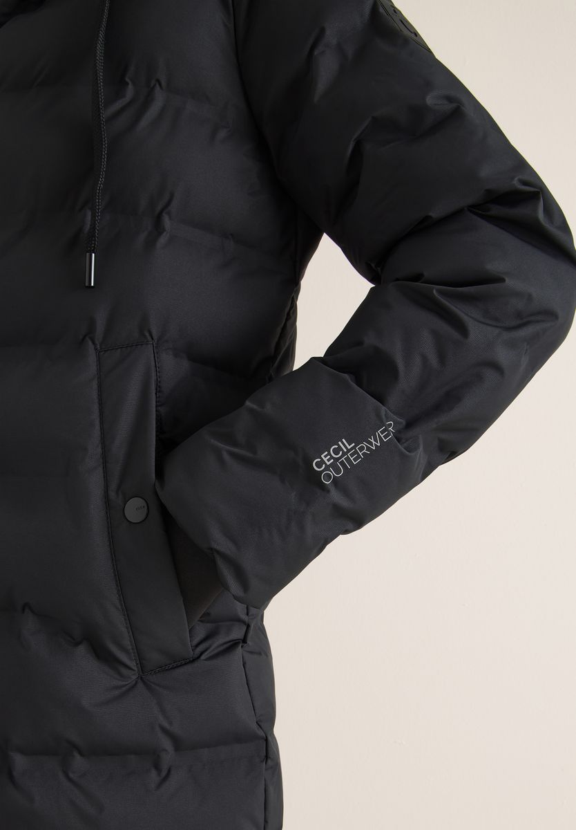 Mantel mit verklebten Nähten