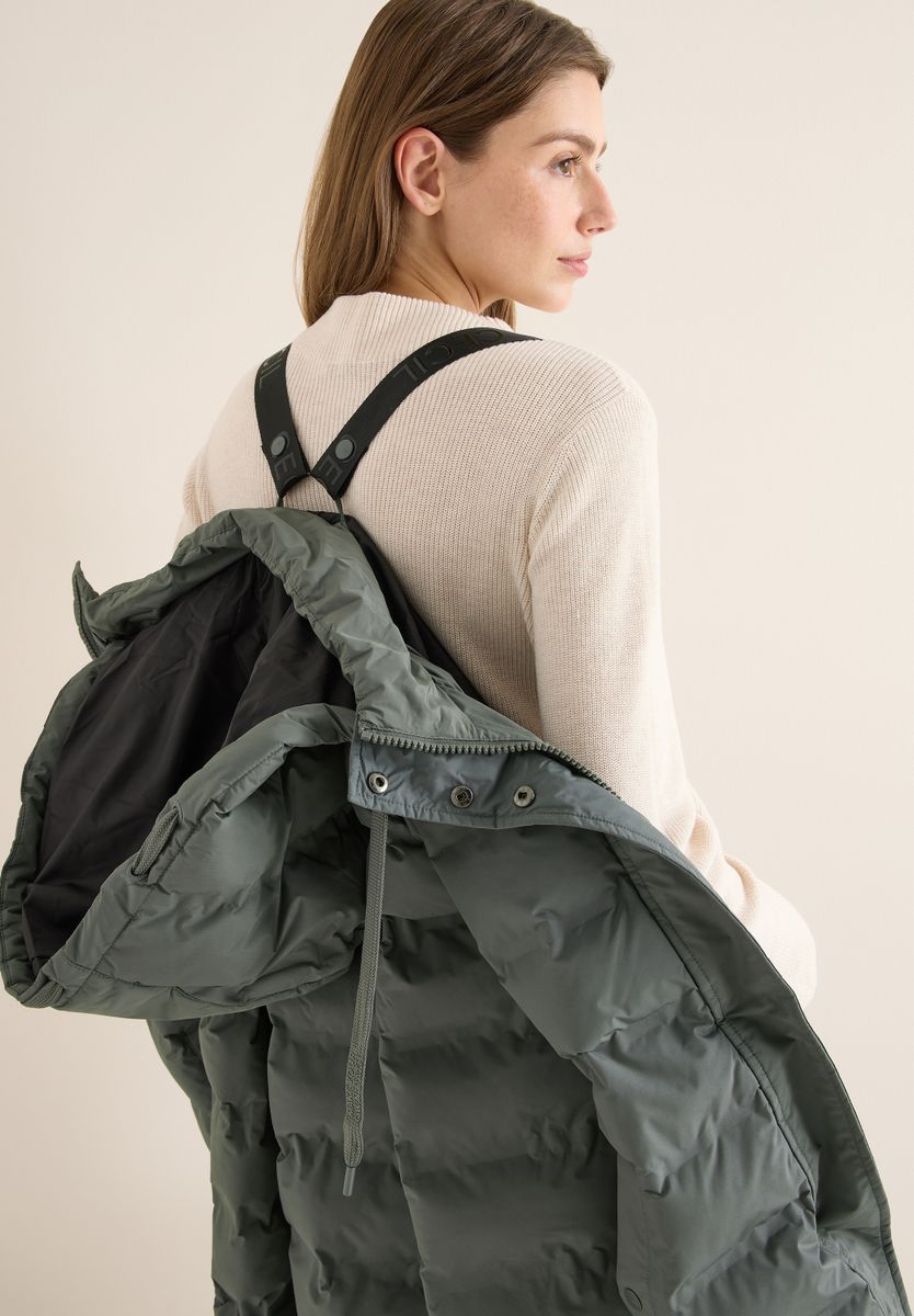 Mantel mit verklebten Nähten