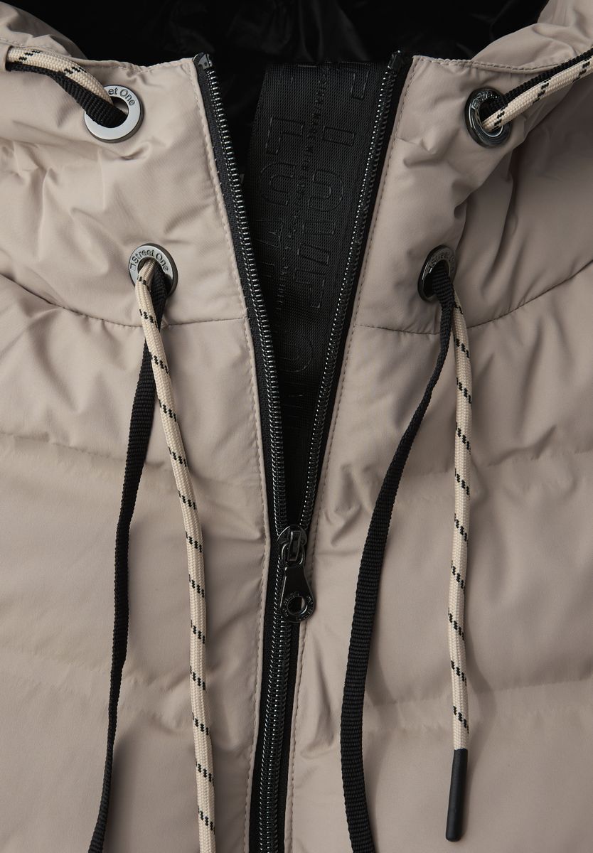 Jacke mit geklebten Nähten