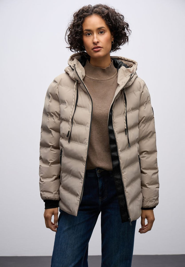 Jacke mit geklebten Nähten