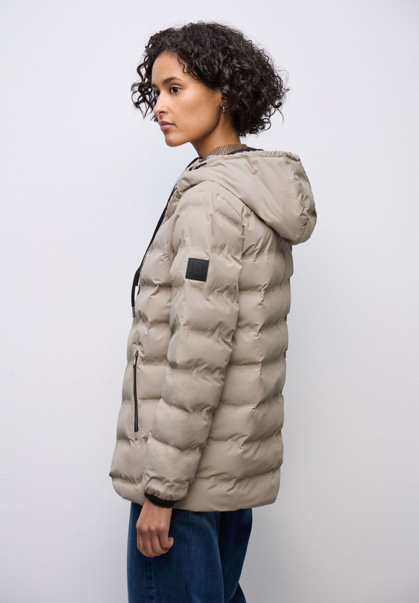 Jacke mit geklebten Nähten