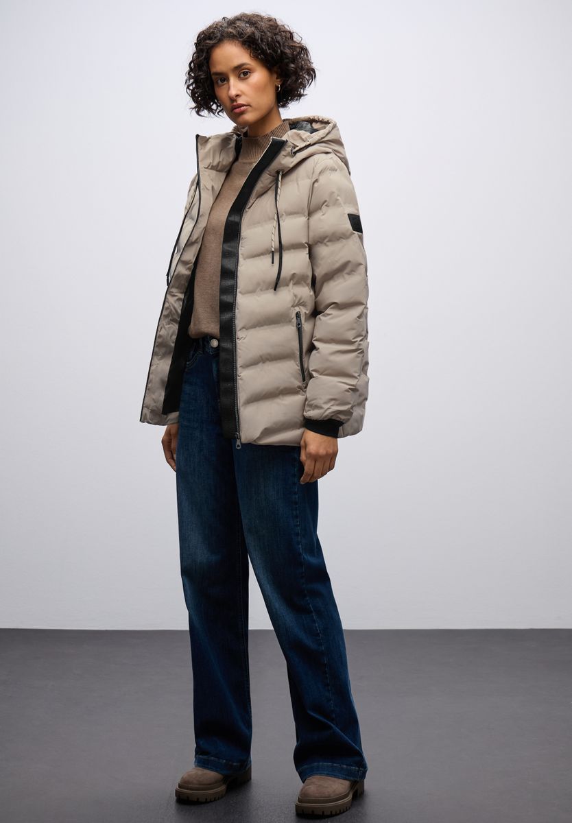 Jacke mit geklebten Nähten