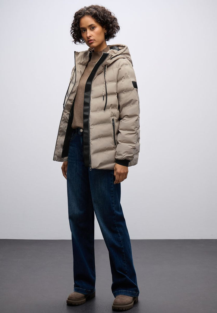 Jacke mit geklebten Nähten