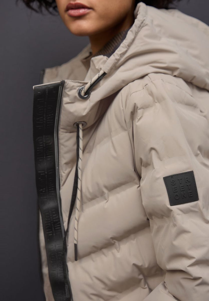 Jacke mit geklebten Nähten