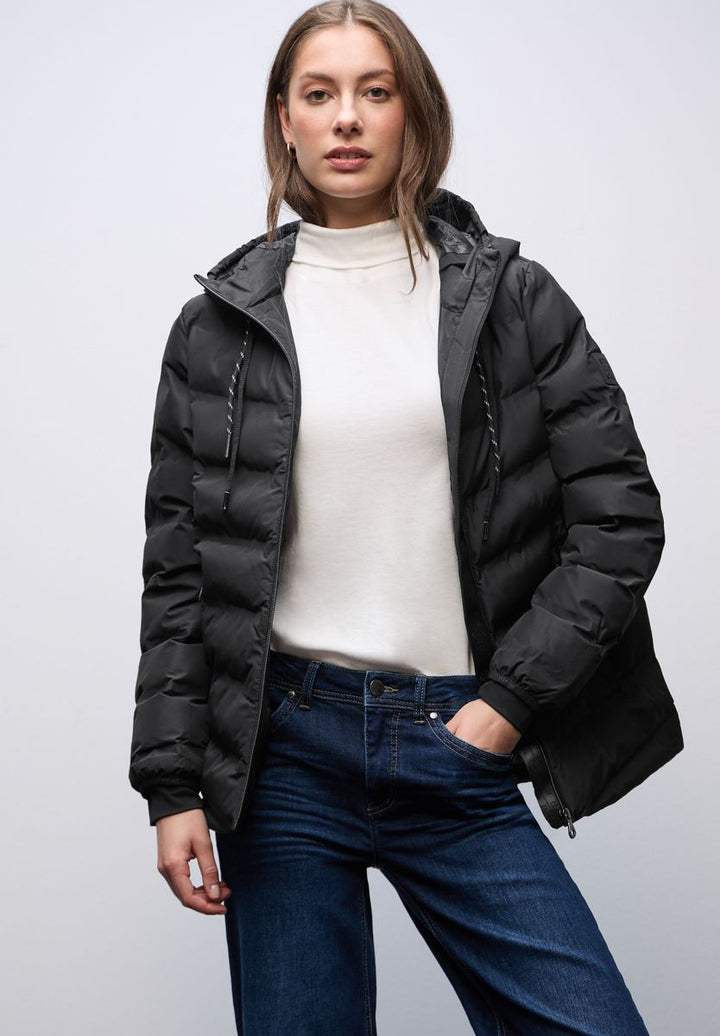 Jacke mit geklebten Nähten