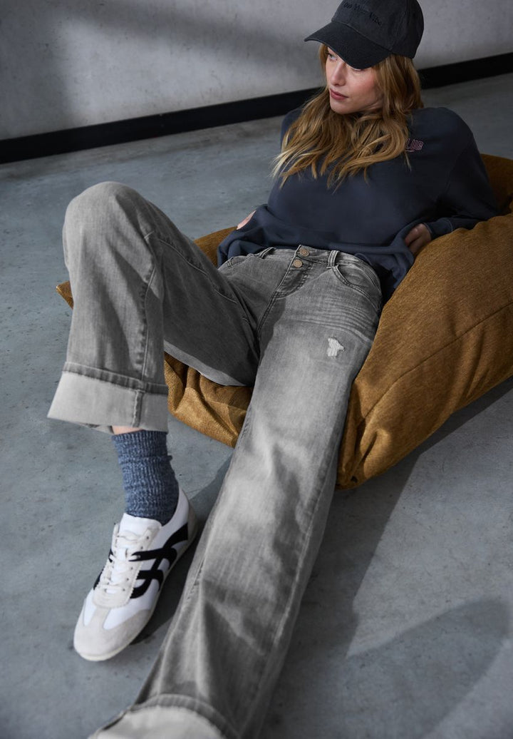 Jeans mit Destroyed Details