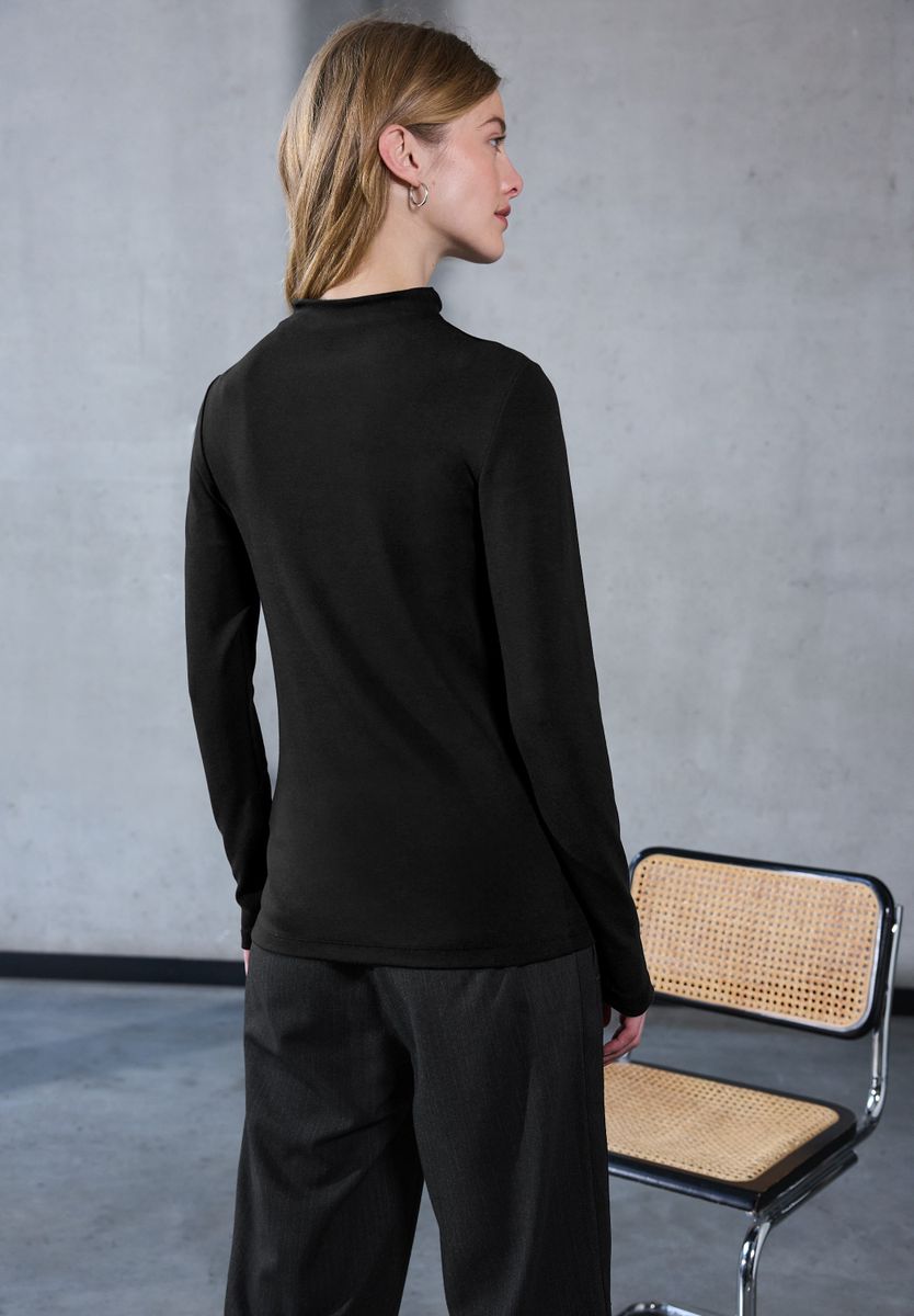 Basic Turtleneck Shirt