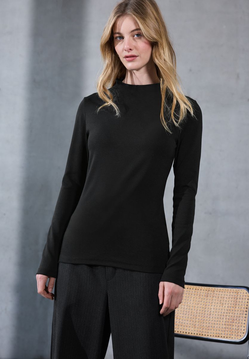 Basic Turtleneck Shirt